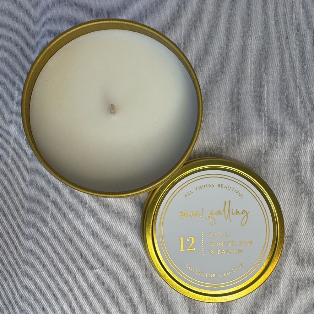 Margot Elena box exclusive Snow Falling Candle
